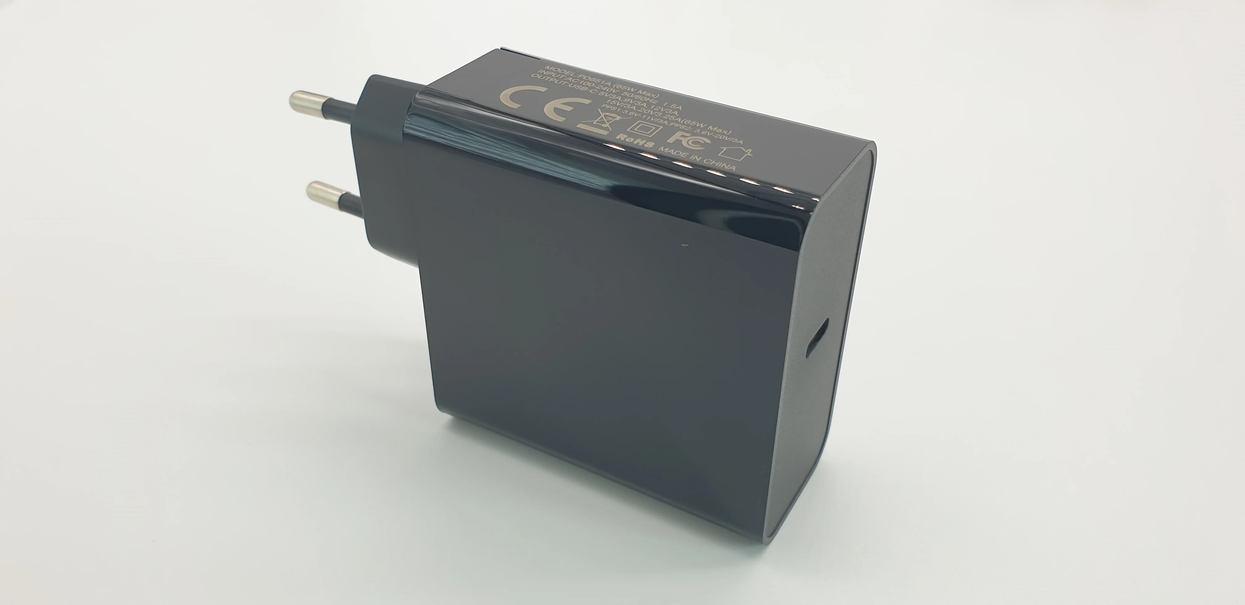 PD 65W power supply with USB-C connector - Image 3
